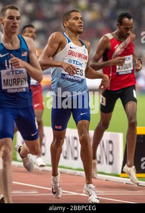 DOHA - KATAR - SEP 29: Elliot Giles (GB & NI) tritt im 800-m-Halbfinale an Tag drei der 17. IAAF-Leichtathletik-Weltmeisterschaften in Doha an Stockfoto