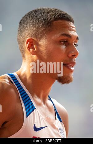 DOHA - KATAR - SEP 29: Elliot Giles (GB & NI) tritt im 800-m-Halbfinale an Tag drei der 17. IAAF-Leichtathletik-Weltmeisterschaften in Doha an Stockfoto