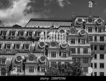 Das Willard Hotel and Office Building an der 1401 Pennsylvania Avenue, Washington DC. Das historische Hotel wurde 1986 restauriert und der Büroerweiterung hinzugefügt. Stockfoto