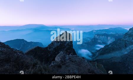 Xizang, Xizang, China. April 2020. Xian CHINA - 1. April 2020 - der Fotograf brauchte zehn Jahre, um die Landschaft des Plateaus einzufangen, jedes ist ein großes. Kredit: SIPA Asia/ZUMA Wire/Alamy Live News Stockfoto