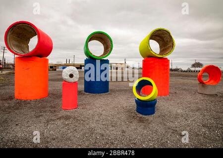 Detroit, Michigan - Skulptur aus alter Betonpipe des Künstlers Scott Hocking auf dem Eastern Market. Stockfoto