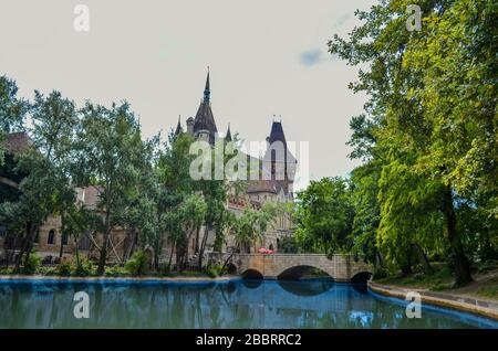 Vajdahunyad Burg-Blick vom Seeufer. Budapest, Ungarn Stockfoto