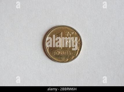 Russische Währung in Stückelungen von einem Rubel, Münzschwänzenseite, Inflation, Stockfoto