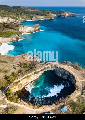 Broken Beach Antenne in Nusa Penida Bali Indonesien Stockfoto