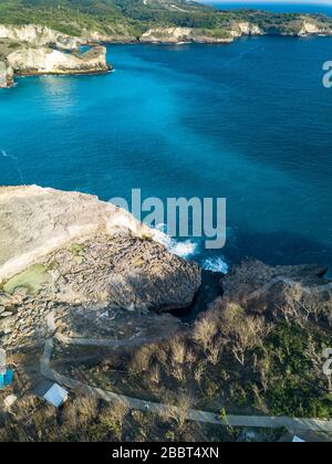 Broken Beach Antenne in Nusa Penida Bali Indonesien Stockfoto