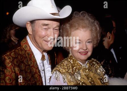 Die Cowboy-Film- und Fernsehstars Roy Rogers und Dale Evans, die um die 1980er Jahre im Gene Autry Museum in Los Angeles waren. Stockfoto