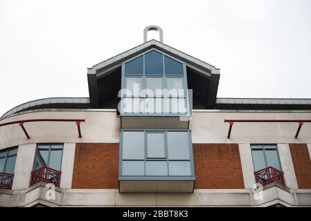 Postmodern Architecture Roof Windows baute Brick Warehouses auf der Horselydown Lane Shad Thames, London, SE1 um Stockfoto