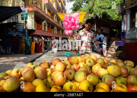 Rishikesh City, Indien, Okt 2018: Blick auf den Ganges Bridge River Stockfoto