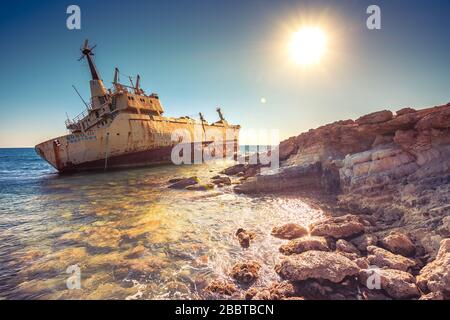Edro III Schiffbruch bei Sonnenuntergang in der Nähe von Coral Bay, Peyia, Paphos, Zypern Stockfoto