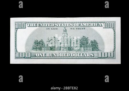 Backside Money usa 100 amerikanische Dollar auf isoliertem schwarzem Hintergrund Stockfoto