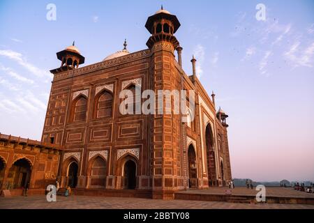 Sonnenuntergang Blick auf das Weltwunder Taj Mahal Indien Stockfoto