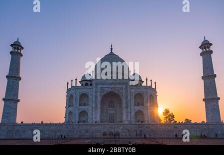 Sonnenuntergang Blick auf das Weltwunder Taj Mahal Indien Stockfoto