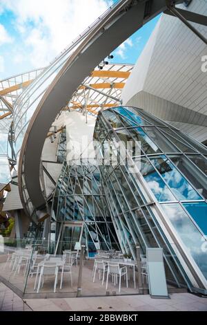 PARIS, Frankreich, 10. April 2018: Die Fondation Louis Vuitton am Bois de Boulogne Stockfoto