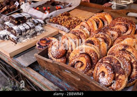 Traditionelles schwedisches Gebäck in einer Bäckerei in Gothenburg, Schweden, Europa Stockfoto