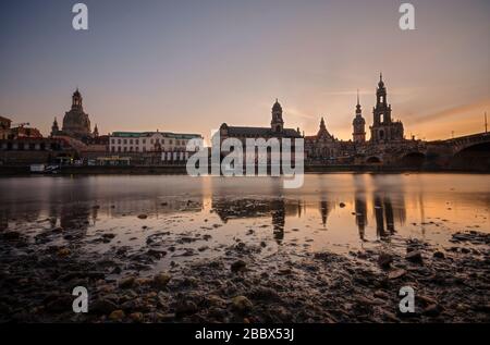 Blaue Stunde in Dresden, Deutschland. Stockfoto