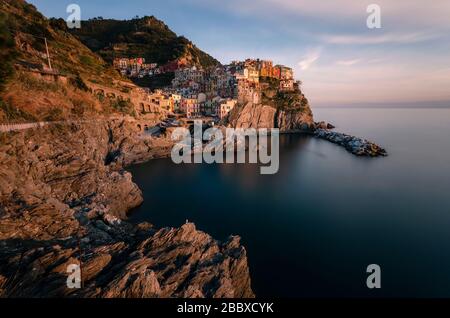 Sonnenuntergang in Manarola, Italien. Stockfoto