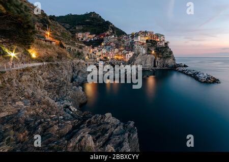 Sonnenuntergang in Manarola, Italien. Stockfoto