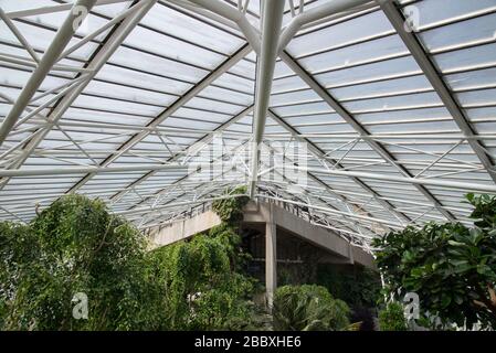 Barbican Conservatory Concrete Architektur Barbican Estate aus den 1960er Jahren von Chamberlin Powell und Bon Architects Ove Arup in Silk Street, London Stockfoto