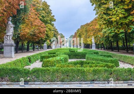 Paseo de la Argentina auch bekannt als Paseo de las Estatuas im Buen Retiro Park. Madrid, Spanien Stockfoto