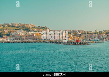 Procida ist eine der Flegrean-Inseln vor der Küste Neapels in Süditalien Stockfoto