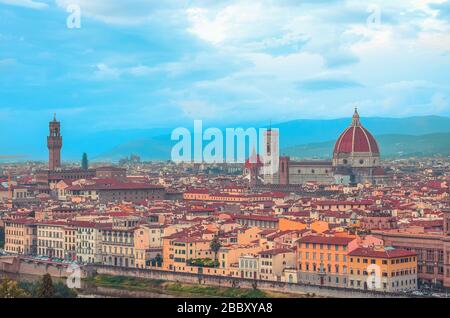 Panorama von Florenz mit Cattedrale di Santa Maria del Fiore (Kathedrale von Florenz). Italien Stockfoto