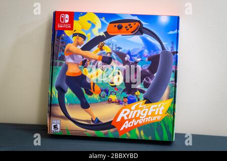 Orlando FL USA - 1. April 2020 - Nintendo Switch RingFit Adventure Box Stockfoto