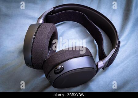 Orlando FL USA - 1. April 2020 - SteelSeries arctis pro drahtloses Hitzeset Stockfoto
