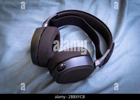 Orlando FL USA - 1. April 2020 - SteelSeries arctis pro drahtloses Hitzeset Stockfoto