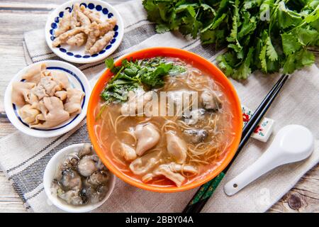 Auster- und Schweinedarm Vermicelli ist ein beliebtes Lebensmittel in Taiwan. （ Taiwan Street Food） Stockfoto