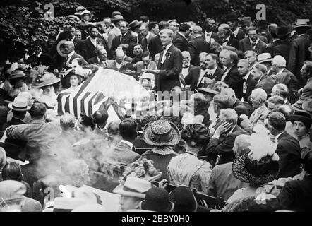 Thomas Riley Marshall (1854-1925), Gouverneur von Indiana, hielt seine Annahmerede als Woodrow Wilsons Running Mate in Indianapolis, Indiana, am 20. August 1912 Stockfoto
