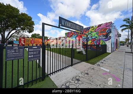 Miami, Florida - 29. März 2020 - Wynwood Wände ohne Menschen während der Schließung von Coronavirus Pandemie an einem sonnigen Sonntagmorgen im März. Stockfoto