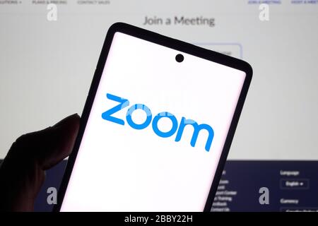 Montreal, Kanada - 22. März 2020: Zoom App und Logo auf dem Bildschirm. Zoom Communications ist ein Unternehmen für Remote-Konferenzdienste. Es stellt eine Remote-Konferenz bereit Stockfoto