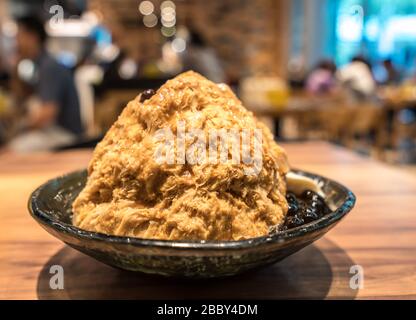 Traditionelle taiwanesische Eis baobing mit Bubble Tea, berühmten Essen in Taiwan Nacht Markt Stockfoto