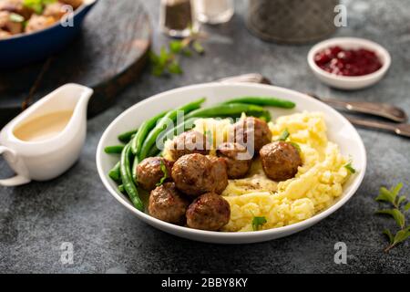 Schwedische Fleischbällchen mit Kartoffelpüree Stockfoto