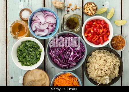 kale Salat, Rezepte gesund, knackiges Cashew, vegeta, Rian, vegetarische Rezepte, cole Slaw, thai Cashew, vegan, vegan, Rotkohl, Sojasockecoleslaw Stockfoto