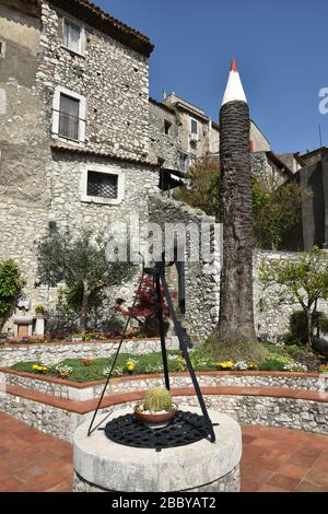 Ein Garten im Dorf Guardia Sandimondi, Italien Stockfoto