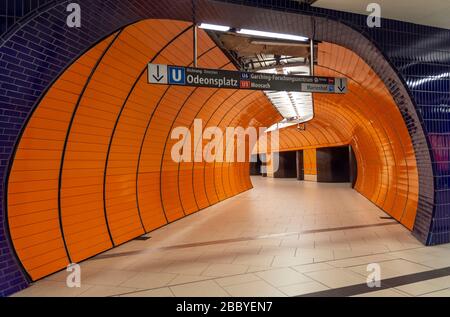 München - Bayern - Deutschland, 31. März 2020: Leerer Bahnhof wegen Corona-Virus am Marienplatz, München in Deutschland Stockfoto