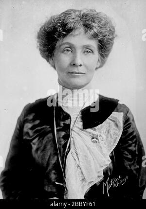 Die englische Suffragiistin und politische Aktivistin Emmeline Pankhurst (1858-1928), Vorsitzende der britischen Frauenwahlrechtsbewegung Ca. 1912 Stockfoto