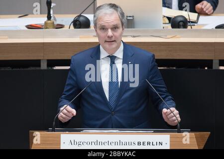 Berlin, Deutschland. April 2020. Burkard DREGGGER, Fraktionsvorsitzender der CDU, spricht auf der Plenarsitzung im Abgeordnetenhaus. Kredit: Jörg Carstensen / dpa / Alamy Live News Stockfoto