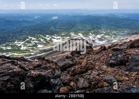 Blick beim Besteigen des Asahidake (Mount Asahi), dem höchsten Berg in Hokkaido, Japan. Stockfoto