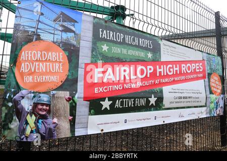 Fairlop Hochseilschild. Fairlop Waters County Park, Barkingside, London Borough of Redbridge Stockfoto