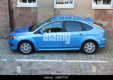 NÜRNBERG, DEUTSCHLAND - 7. MAI 2018: Ford Focus Hatchback Kompaktwagen in Deutschland geparkt. In Deutschland waren 45,8 Millionen Autos zugelassen (Stand 2017). Stockfoto