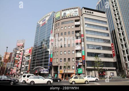 Kobe, JAPAN - 24. APRIL 2012: Blick auf die Straßen der Stadt Kobe, Japan. Kobe ist mit 1,5 Millionen Einwohnern die sechtgrößte Stadt Japans. Stockfoto