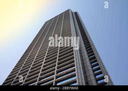 Kobe, JAPAN - 24. APRIL 2012: Bürogebäude der Stadthalle in Kobe, Japan. Kobe ist mit 1,5 Millionen Einwohnern die sechtgrößte Stadt Japans. Stockfoto