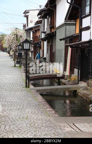 Furukawa-Dorf in Hida, Präfektur Gifu, Japan. Altstadt mit Wasserkanälen. Stockfoto