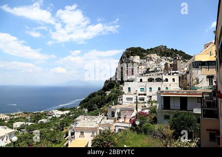 Capri, Italien - Blick auf Mt. Der Vesuv in der Ferne Stockfoto