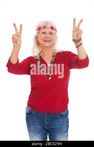 Seniorin wie ein Hippie gekleidet Stockfoto