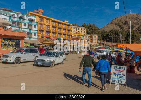 Leben an der Küstenpromenade Avenida Costanera, Copacabana, Titicacasee, Anden Mountains, Department La Paz, Bolivien, Lateinamerika Stockfoto