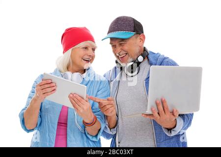 Älteres Paar über weißem Hintergrund Stockfoto