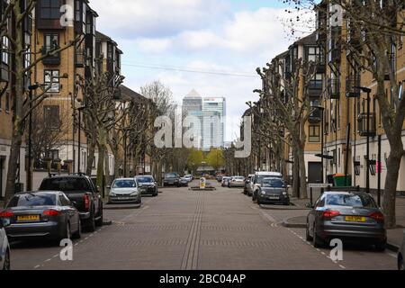 Leere Straßen in Sichtweite von Canary Wharf, im Osten Londons, da Großbritannien weiterhin in Sperrungen bleibt, um die Ausbreitung des Coronavirus einzudämmen. Stockfoto